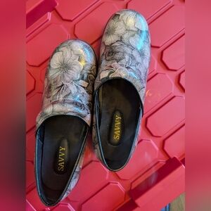 Savvy Floral Slip-On Mules in Pink and Gray Sz 11